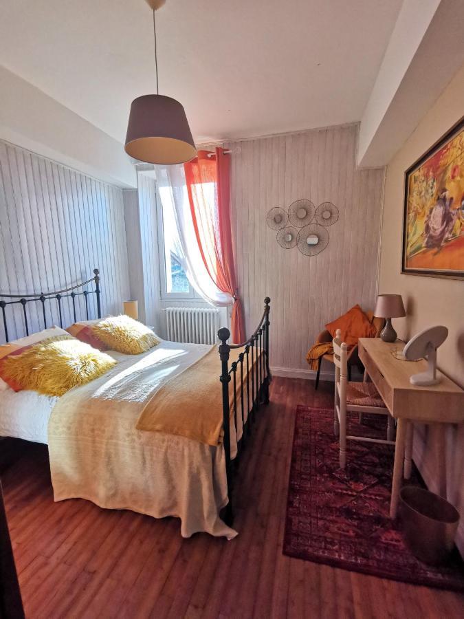 'Quelle Belle Vue' Chambre D'Hote Confolens Exterior foto