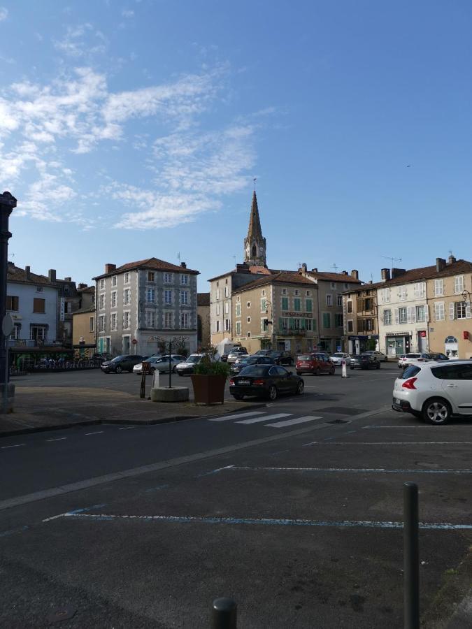 'Quelle Belle Vue' Chambre D'Hote Confolens Exterior foto